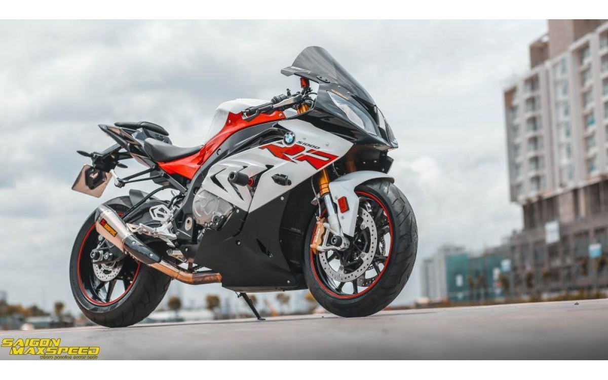 BMW S1000RR vẻ đẹp nguyên thủy dưới ống kính nghệ thuật