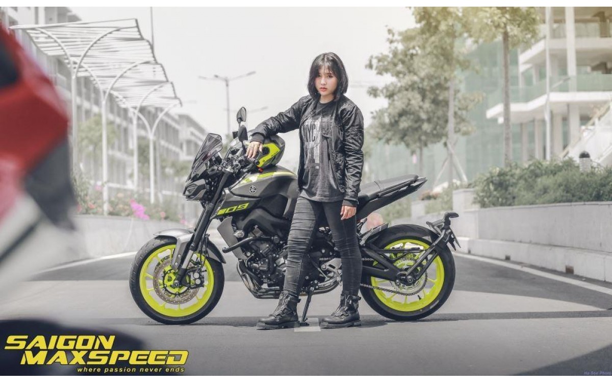 Yamaha MT-09 độ ấn tượng của Nữ biker Việt sinh năm 2000