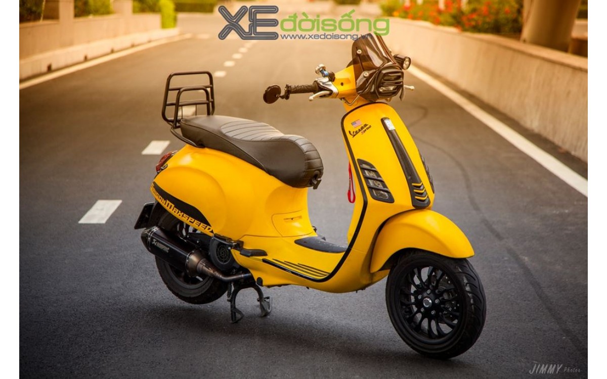 Vespa Sprint độ vàng rực rỡ đón chào Xuân Mậu Tuất